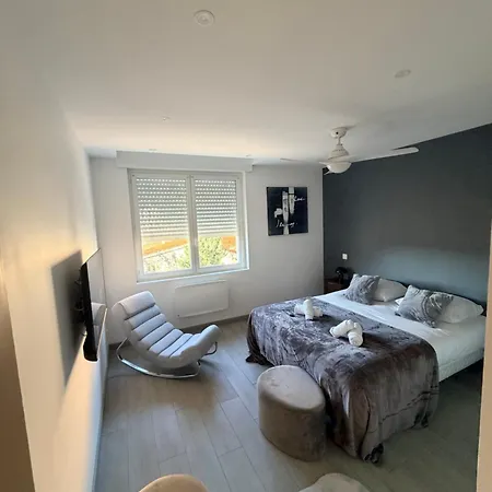 Les Clefs De - L'egalite Apartment